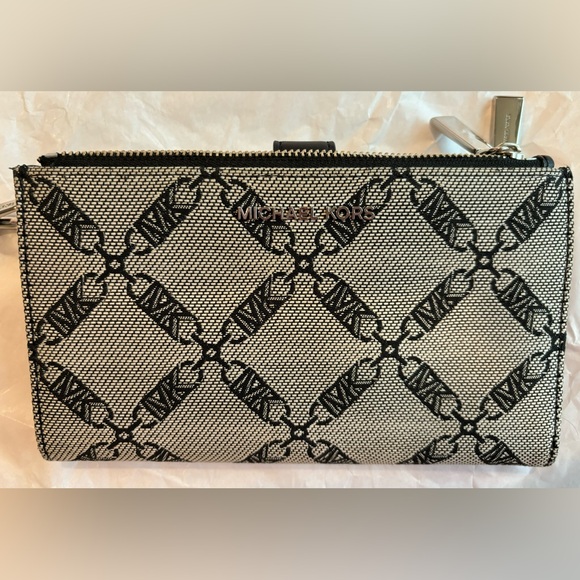 Michael Kors Jet Set Wallet - Picture 1 of 5